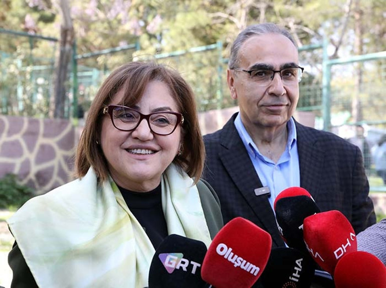 Türkiye’de doğan ilk zürafa oldu: İsmi anketle belli olacak Görmek için buraya gelin