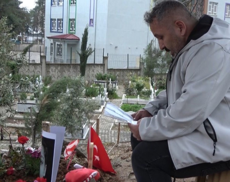 Türkiyeyi yasa boğan vahşet Mezarlığı ziyaret edenler gözyaşlarına boğuluyor: Kendi çocuğum vefat etmiş gibi