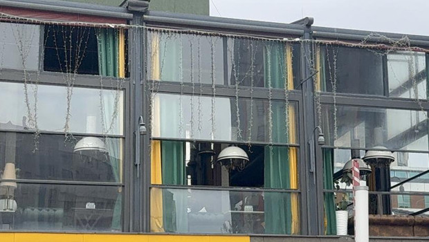 Esenyurt’ta bir kafeye silahlı saldırı! 17 yaşındaki şüphelinin üzerinden el bombası çıktı