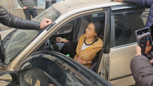 Hırsızlık için girdiği otomobilin sahibine yakalandı! ‘Bu araç benim, asıl hırsız sizsiniz’ diyerek direnen şüpheli tutuklandı