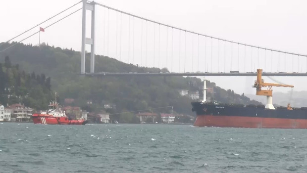 İstanbul Boğazı’nda gemi arızası: Deniz trafiği çift yönlü durdu