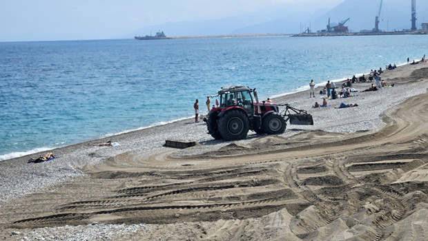 Konyaaltı Sahili’nde tepki çeken görüntü
