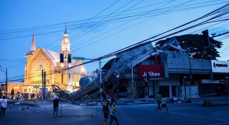 7,8 büyüklüğündeki depremde ölü sayısı 45'e yükseldi! Filipinler'de acı olay