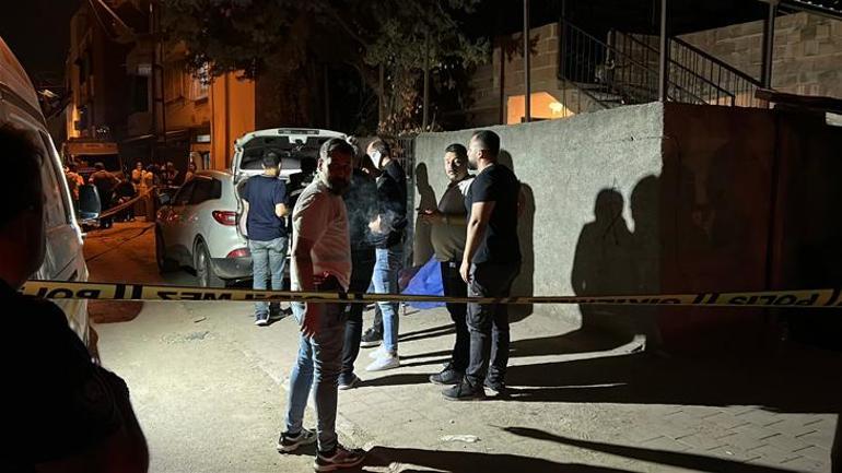Adana'dan kan donduran kardeş cinayeti! Biri bıçağa diğeri silaha sarıldı 4 Adana'dan kan donduran kardeş cinayeti! Biri bıçağa diğeri silaha sarıldı