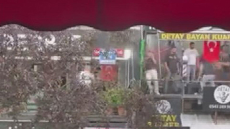 Ankara'da berberlerin sopalı kavgası kamerada 2 Ankara'da berberlerin sopalı kavgası kamerada