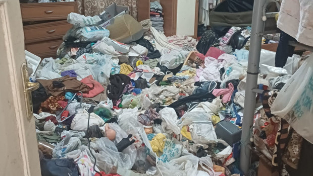 Ataşehir’de kötü koku ihbarı ‘çöp evi’ ortaya çıkardı! ‘Her odadan birer kamyon çöp çıktı’