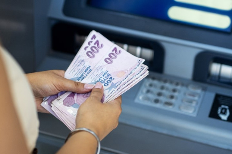 ATMler üzerinden akılalmaz tezgah: 102 bin dolarlık vurgun yaptılar | Eş zamanlı operasyonlarla yakalandılar