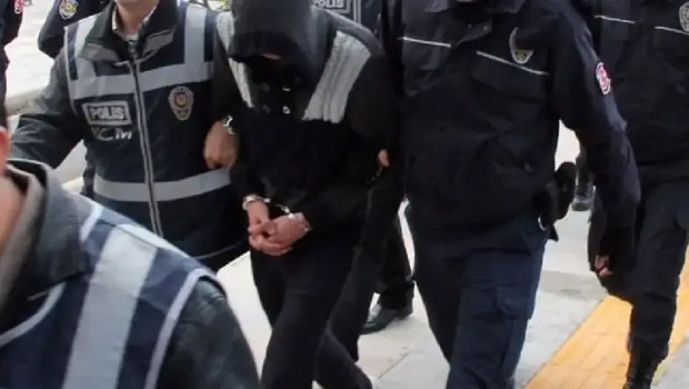 ATM’ler üzerinden akılalmaz tezgah: 102 bin dolarlık vurgun yaptılar | Eş zamanlı operasyonlarla yakalandılar