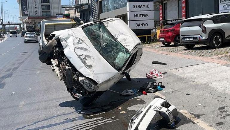 Aydınlatma direğine çarpan otomobil takla attı! Feci kaza kamerada