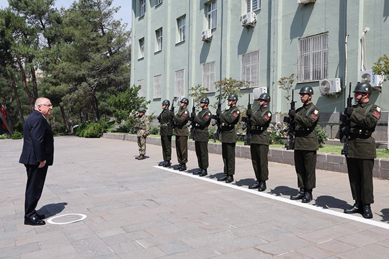 Bakan Güler, Kahramanmaraşta birlikleri denetledi