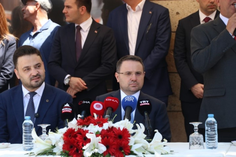 Bakan Gürlekten hemşehrilerine çifte müjde | Murat Kurum bakanımızla görüştüm diyerek duyurdu