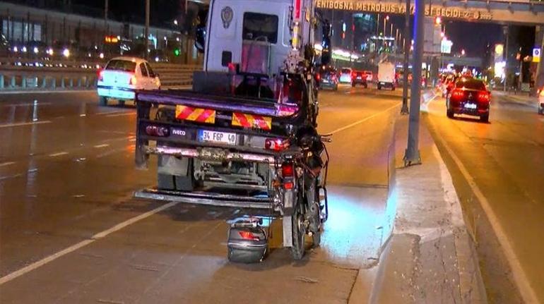 Bakırköy'de korkunç kaza! Elektrik direğine çarpan motosikletteki 2 kişi öldü