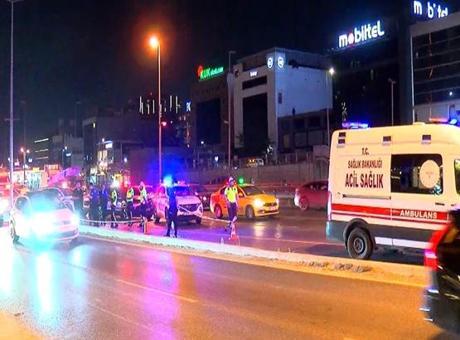 Bakırköy’de korkunç kaza! Elektrik direğine çarpan motosikletteki 2 kişi öldü