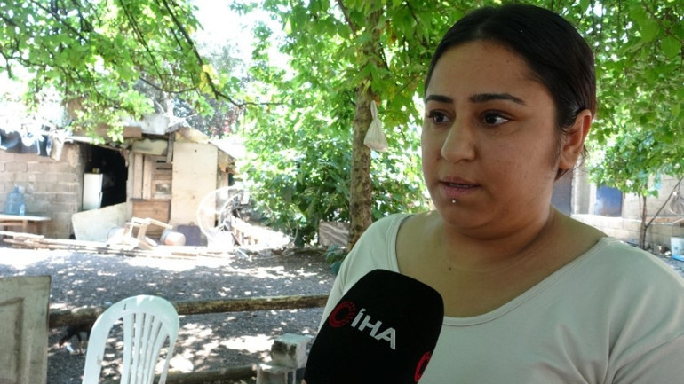 Bebeğinin yanında dövüp üzerindeki kıyafetleri çıkardılar Genç kadın o anları anlattı... Evinin etrafına bırakıp polise şikayet ederiz tehdit ediyorlar