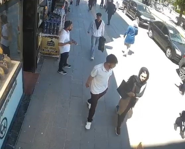 Binadan beton parçaları koptu Vatandaşlar son anda kurtuldu