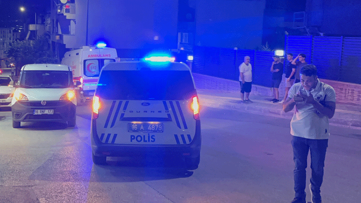 Bursa'da kafede silahlı saldırı: Bacağından vurup kaçtı 2 Bursa'da kafede silahlı saldırı: Bacağından vurup kaçtı