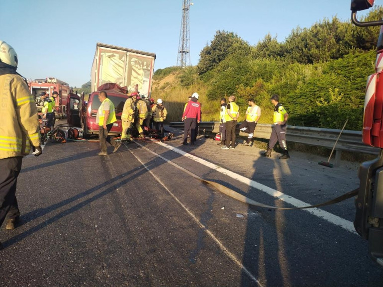 Çekmeköyde feci kaza: 1i bebek 3 kişi hayatını kaybetti