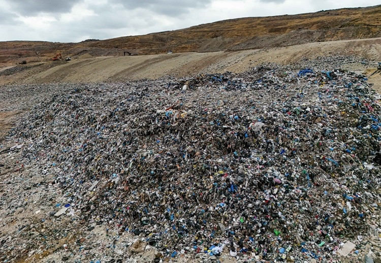 Çöp döküm sahasında yeni doğmuş bebek cesedi bulundu 2 Çöp döküm sahasında yeni doğmuş bebek cesedi bulundu