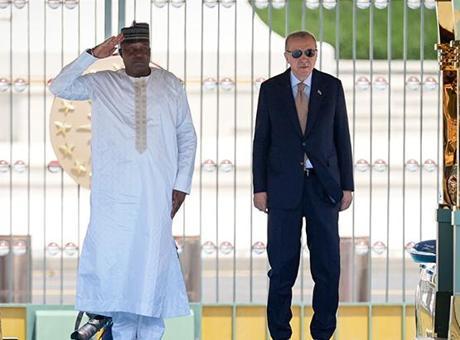 Cumhurbaşkanı Erdoğan, Nijer Cumhurbaşkanı Tchiani'yi resmi törenle karşıladı