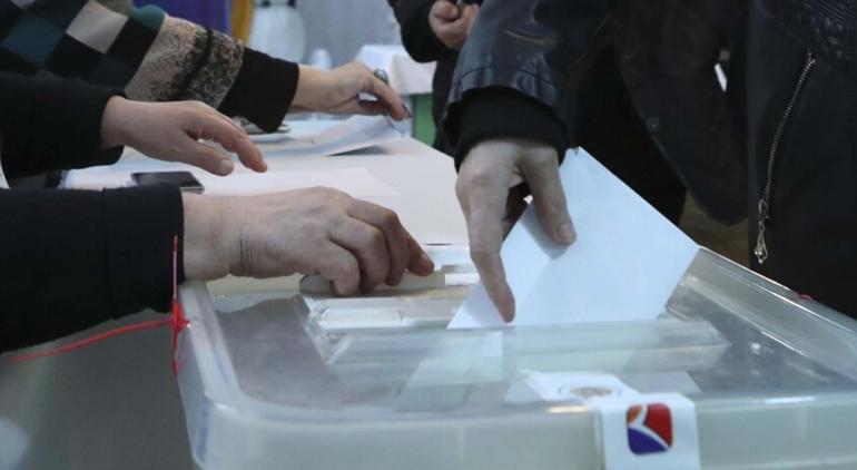 Ermenistan'da Rusya ve Batı gölgesinde kader günü! Paşinyan 'asıl kazananı' işaret etti 4 Ermenistan'da Rusya ve Batı gölgesinde kader günü! Paşinyan 'asıl kazananı' işaret etti