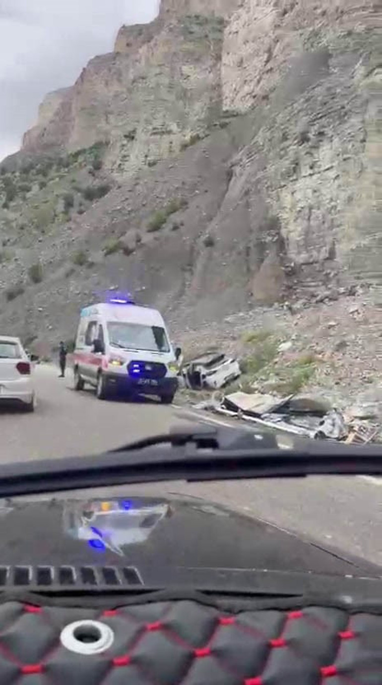 Erzurum’da feci kaza: Freni patlayan tırdan atlayan sürücü hayatını kaybetti