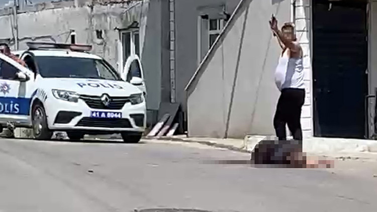 Eşini 15 yerinden bıçaklayan caninin ifadesi ortaya çıktı: Çocuğumla göz göze gelince durdum 2 Eşini 15 yerinden bıçaklayan caninin ifadesi ortaya çıktı: Çocuğumla göz göze gelince durdum