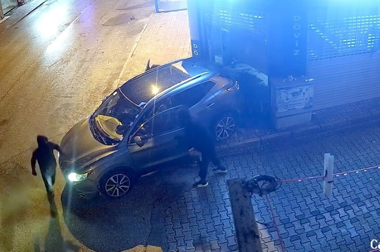 Film sahnelerini aratmayan soygun: Ciple dalıp 16 bin dolar çaldılar