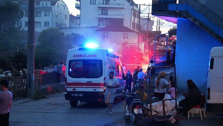 Gecekondudaki yangın mahallede paniğe neden oldu! 'Kundaklamış olabilirler' 3 Gecekondudaki yangın mahallede paniğe neden oldu! 'Kundaklamış olabilirler'