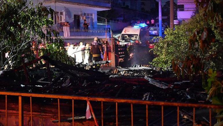 Gecekondudaki yangın mahallede paniğe neden oldu! 'Kundaklamış olabilirler' 5 Gecekondudaki yangın mahallede paniğe neden oldu! 'Kundaklamış olabilirler'