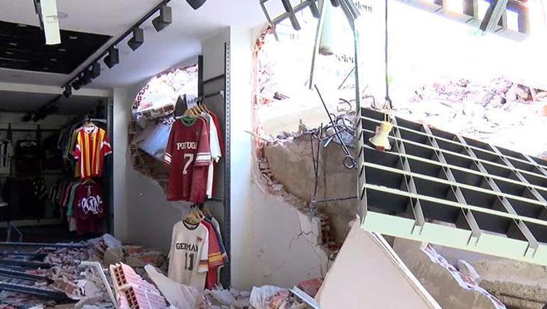 Güngören'de apartman yıkımı kabusa döndü! Bir anda çöktü, 2 bina tahliye edildi 3 Güngören'de apartman yıkımı kabusa döndü! Bir anda çöktü, 2 bina tahliye edildi