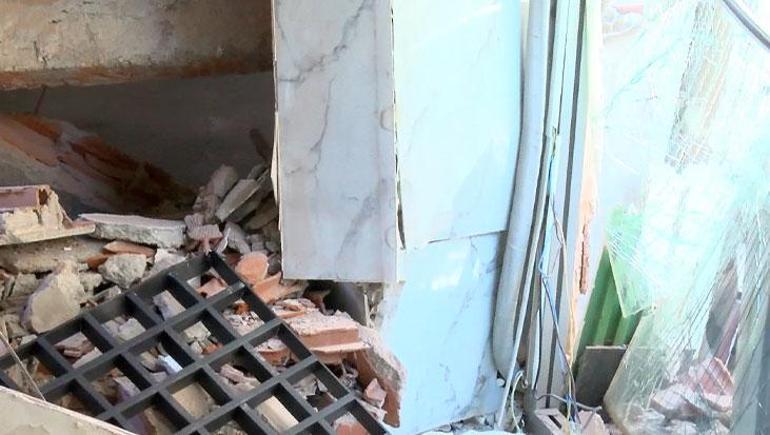 Güngören'de apartman yıkımı kabusa döndü! Bir anda çöktü, 2 bina tahliye edildi 4 Güngören'de apartman yıkımı kabusa döndü! Bir anda çöktü, 2 bina tahliye edildi