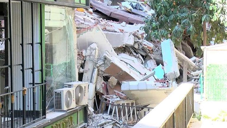Güngören'de apartman yıkımı kabusa döndü! Bir anda çöktü, 2 bina tahliye edildi 5 Güngören'de apartman yıkımı kabusa döndü! Bir anda çöktü, 2 bina tahliye edildi