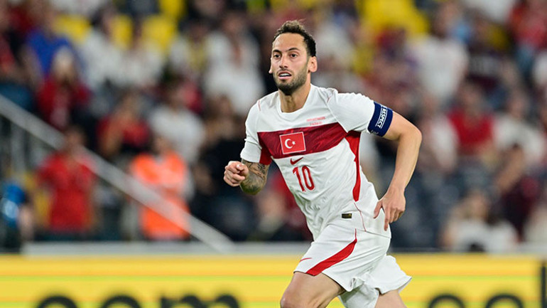 Hakan Safiden gece yarısı transfer bombası: Hakan Çalhanoğlu, Fenerbahçe için hazır