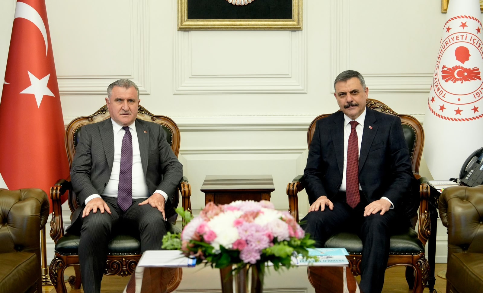 İçişleri Bakanı Çiftçi, Gençlik ve Spor Bakanı Bak ile görüştü 2 İçişleri Bakanı Çiftçi, Gençlik ve Spor Bakanı Bak ile görüştü