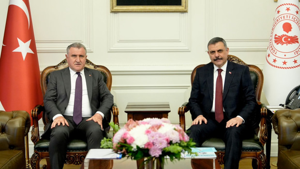 İçişleri Bakanı Çiftçi, Gençlik ve Spor Bakanı Bak ile görüştü