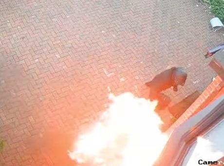 İngiltere’de imamın evine molotofkokteyliyle saldırı! ‘Evin camını kırıp yanıcı madde attı’
