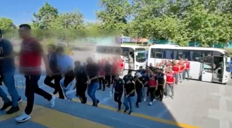 İnternet üzerinden milyarlık kirli para trafiği İstanbul ve Tekirdağdaki yasa dışı bahis operasyonlarında 32 kişi tutuklandı