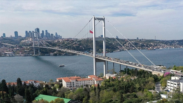 İstanbul Boğazı’nda gemi trafiği askıya alındı