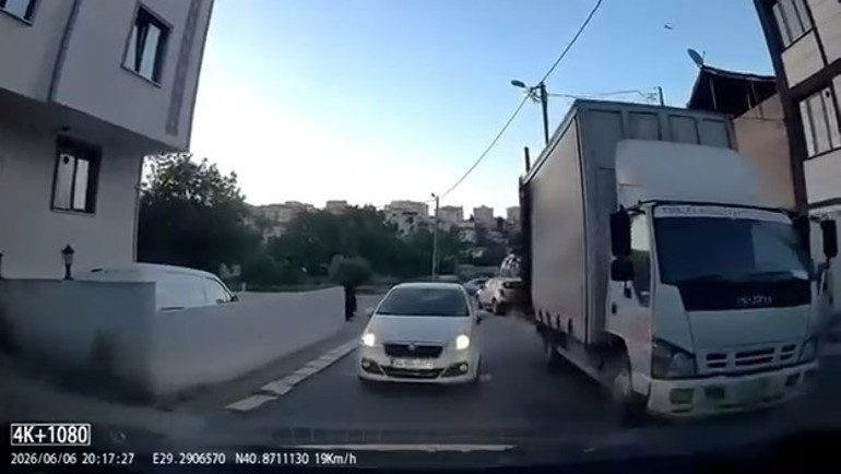 İstanbulda bir garip inatlaşma: Kaputu açıp aracım arıza yaptı dedi