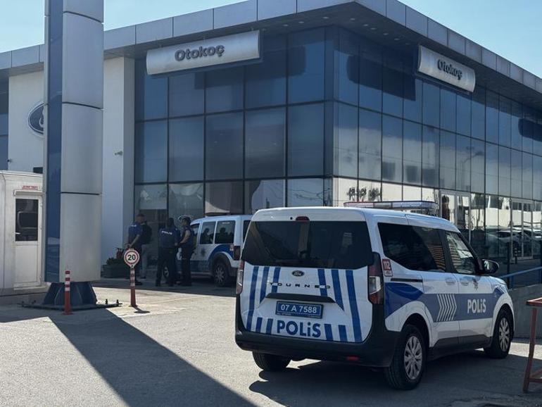 İstanbul'un ardından bu kez Antalya! Otokoç yetkili servisine silahla ateş açıldı 3 İstanbul'un ardından bu kez Antalya! Otokoç yetkili servisine silahla ateş açıldı