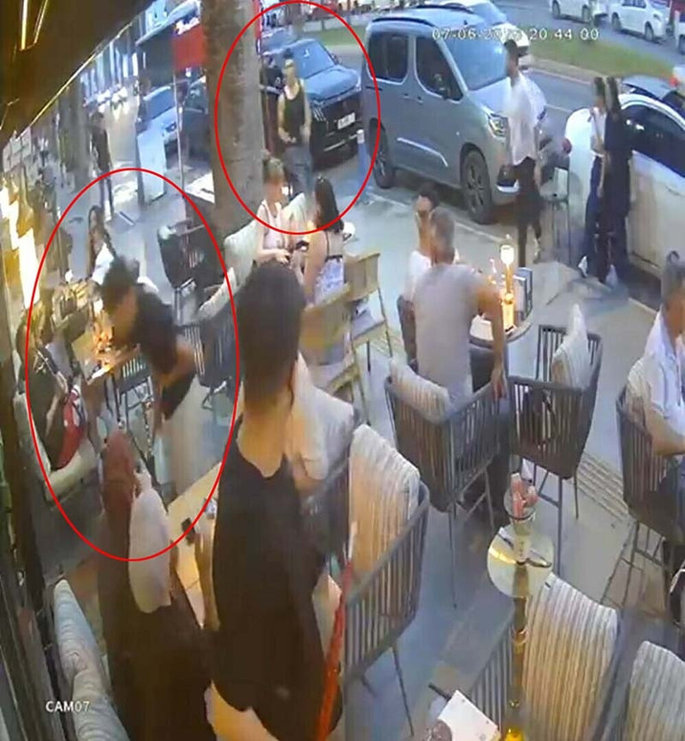 İzmirde Ortaokul öğrencisi bıçaklanarak öldürülmüştü Erdem Demirin kafeye sığındığı görüntüler ortaya çıktı