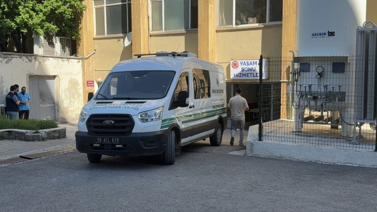 Kabus yeniden baş gösterdi Tatil için memleketine gitmişti: 2 çocuk annesi kadın hayatını kaybetti
