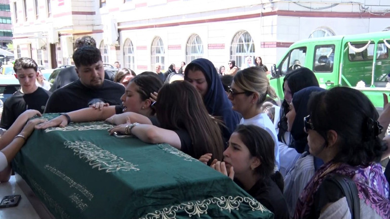 Katil yerlerini fotoğraftan buldu