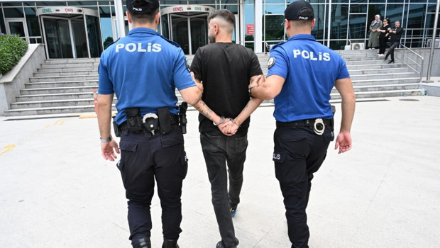 Kırmızı bültenle aranıyordu! Mersin’de yakalandı