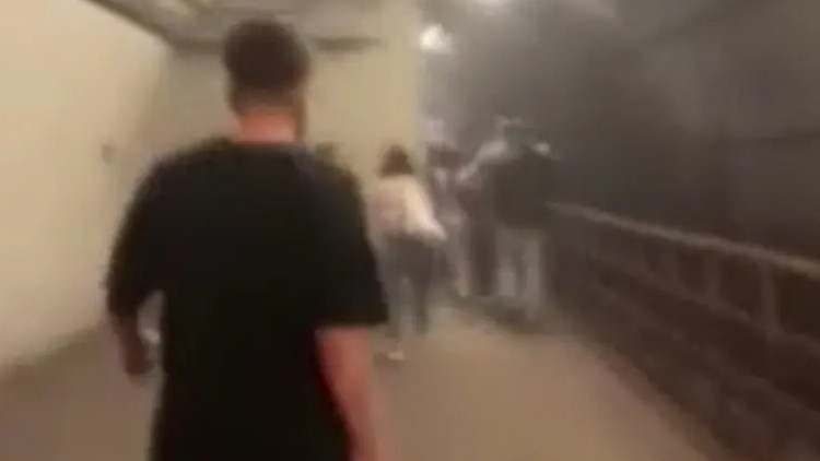 M7 Metro Hattı’nda arıza: Vatandaşlar tünelde yürüdü 2 M7 Metro Hattı’nda arıza: Vatandaşlar tünelde yürüdü