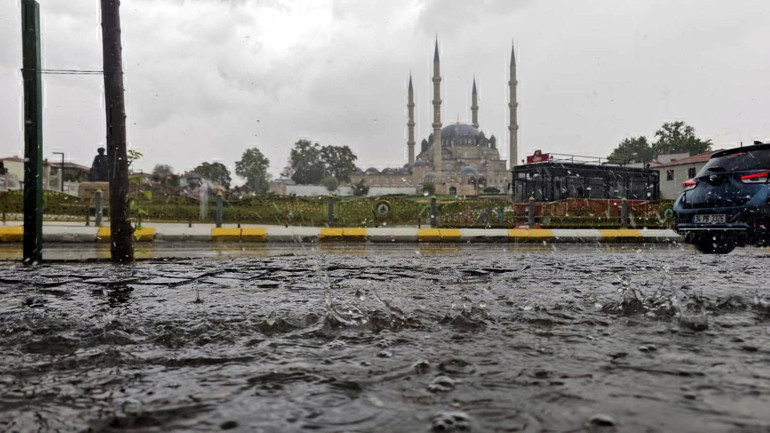 Meteoroloji’den Edirne, Kırklareli ve Tekirdağ’a kuvvetli yağış uyarısı