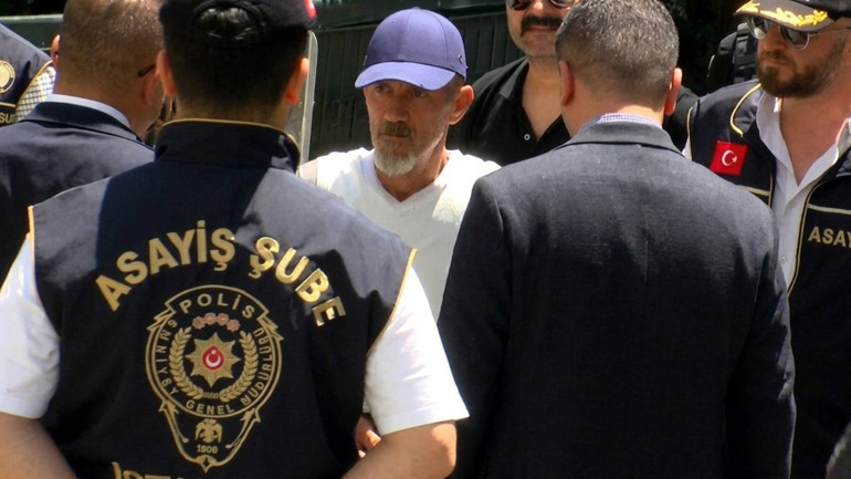 Mezdeke dansçısı Aynur Kanbur cinayeti Katil zanlısı keşif için olay yerinde