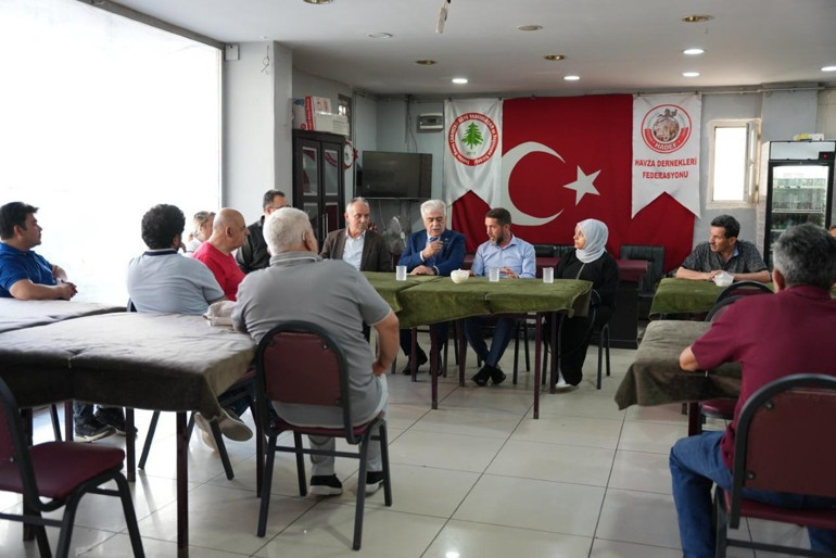 Milletvekilleri İstanbul’da vatandaşlarla bir araya geldi