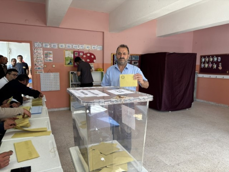 Narin Güranın köyünde sandığa gidildi: Tek aday var| Aralarında İstanbulun da olduğu bazı illerde seçim yapılıyor