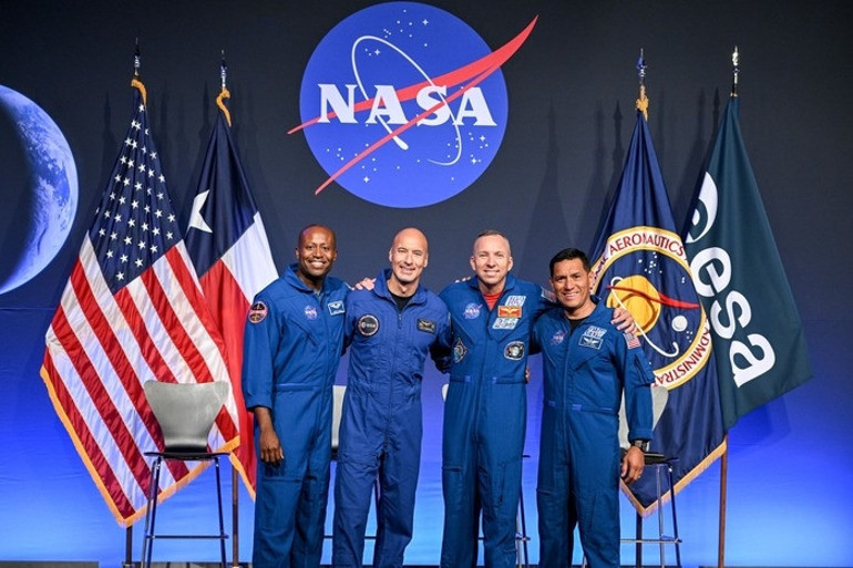NASA Artemis III astronotlarını tanıttı